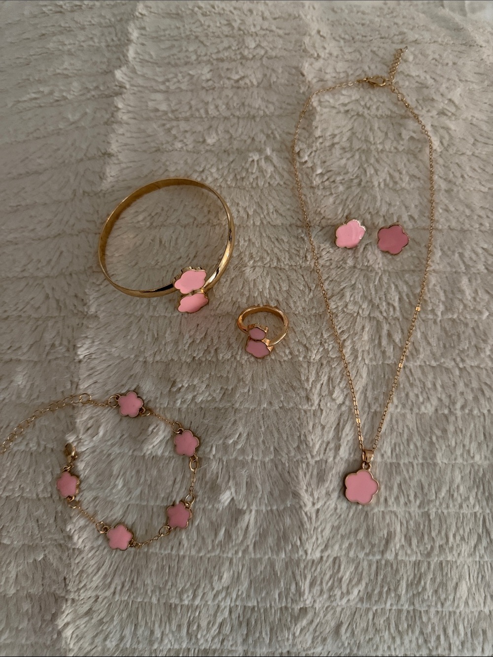 Gold-Tone Pink Clover Necklace & Jewelry Set (new-never used)